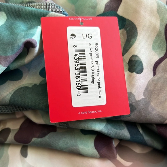 SPANX Camo Booty Boost Active Printed 7/8 Leggings Size Large NWT - Picture 11 of 11